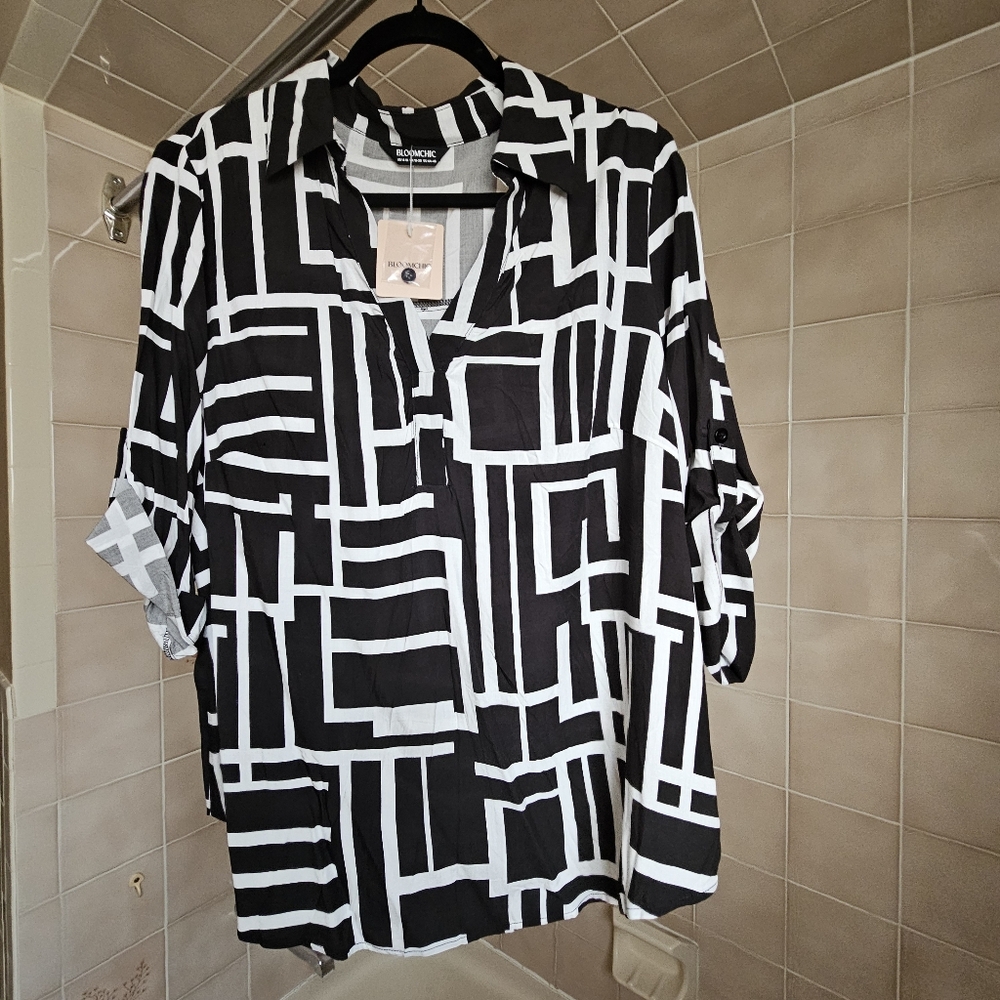 BloomChic Women's Top w Tab Sleeve Size 14-16 NWT